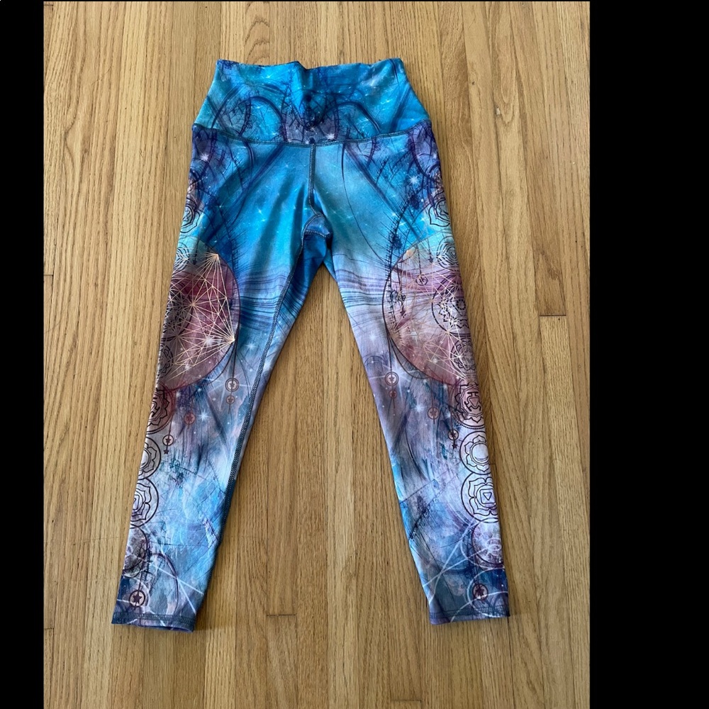 EVCR Evolution and Creation high waist yoga pants Chakras. Size M